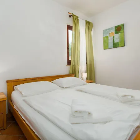 Mediterranes Nur 200 Meter Zum Mit Pool, Grillbereich, Privater Terrasse, Wifi *