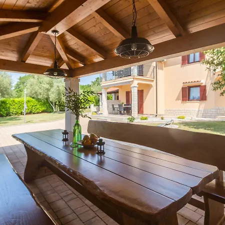 Mediterranes Nur 200 Meter Zum Mit Pool, Grillbereich, Privater Terrasse, Wifi Porec