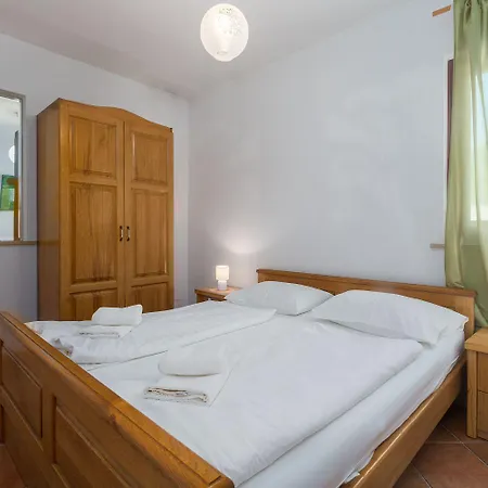 Mediterranes Nur 200 Meter Zum Mit Pool, Grillbereich, Privater Terrasse, Wifi