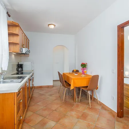 Mediterranes Nur 200 Meter Zum Mit Pool, Grillbereich, Privater Terrasse, Wifi * Porec