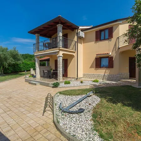 Mediterranes Nur 200 Meter Zum Mit Pool, Grillbereich, Privater Terrasse, Wifi