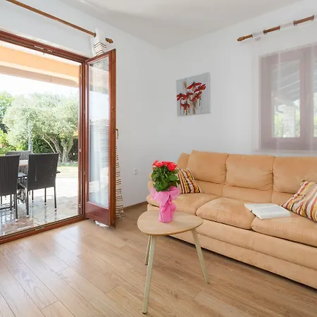 Mediterranes Nur 200 Meter Zum Mit Pool, Grillbereich, Privater Terrasse, Wifi Porec
