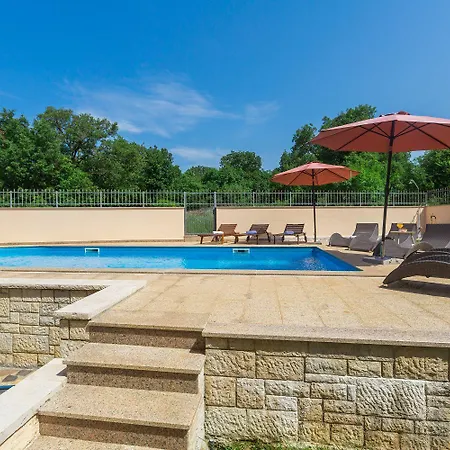 Mediterranes Nur 200 Meter Zum Mit Pool, Grillbereich, Privater Terrasse, Wifi