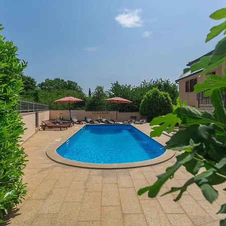Mediterranes Nur 200 Meter Zum Mit Pool, Grillbereich, Privater Terrasse, Wifi Apartment Porec