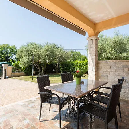 Mediterranes Nur 200 Meter Zum Mit Pool, Grillbereich, Privater Terrasse, Wifi
