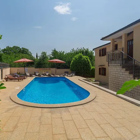 Apartment Mediterranes Nur 200 Meter Zum Mit Pool, Grillbereich, Privater Terrasse, Wifi