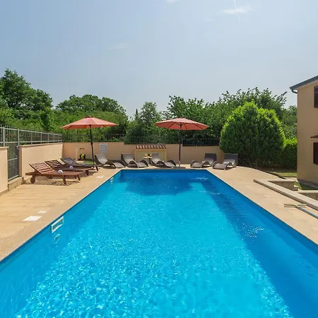 Mediterranes Nur 200 Meter Zum Mit Pool, Grillbereich, Privater Terrasse, Wifi *