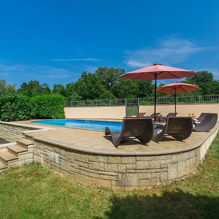 Apartment Mediterranes Nur 200 Meter Zum Mit Pool, Grillbereich, Privater Terrasse, Wifi Porec