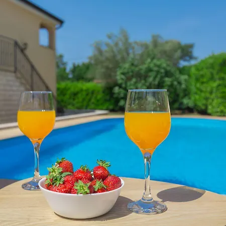 Apartment Mediterranes Nur 200 Meter Zum Mit Pool, Grillbereich, Privater Terrasse, Wifi Porec